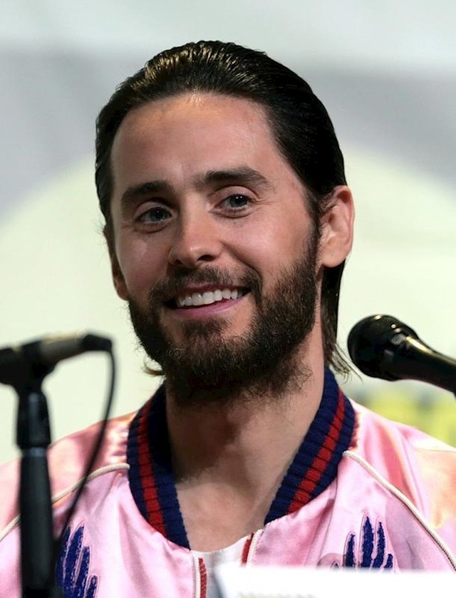 Jared Leto je od jednog svog obožavatelja dobio vjerojatno najjeziviji poklon ikad - odsječeno uho. Kažu da je Jared kasnije napravio ogrlicu na kojoj je uho bilo privjesak.