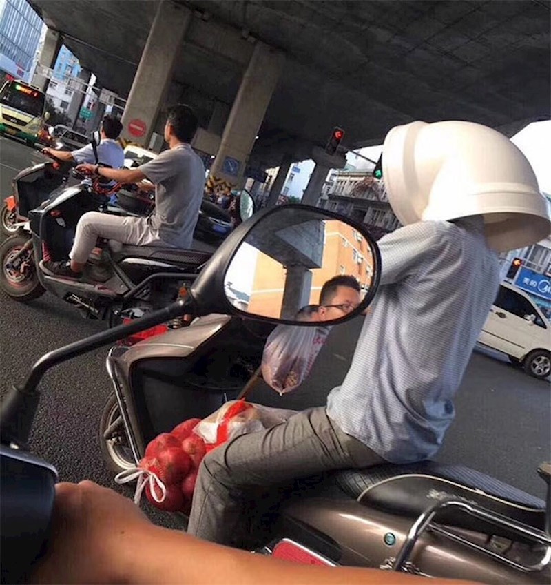 Ljudi svašta koriste kao zamjenu za kacige...