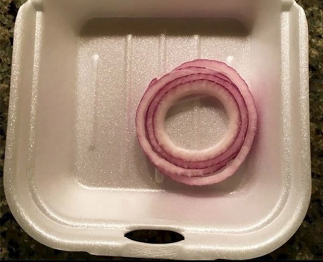 Naručio je hamburger i tražio više luka. Uz burger mu je stiglo ovo.
