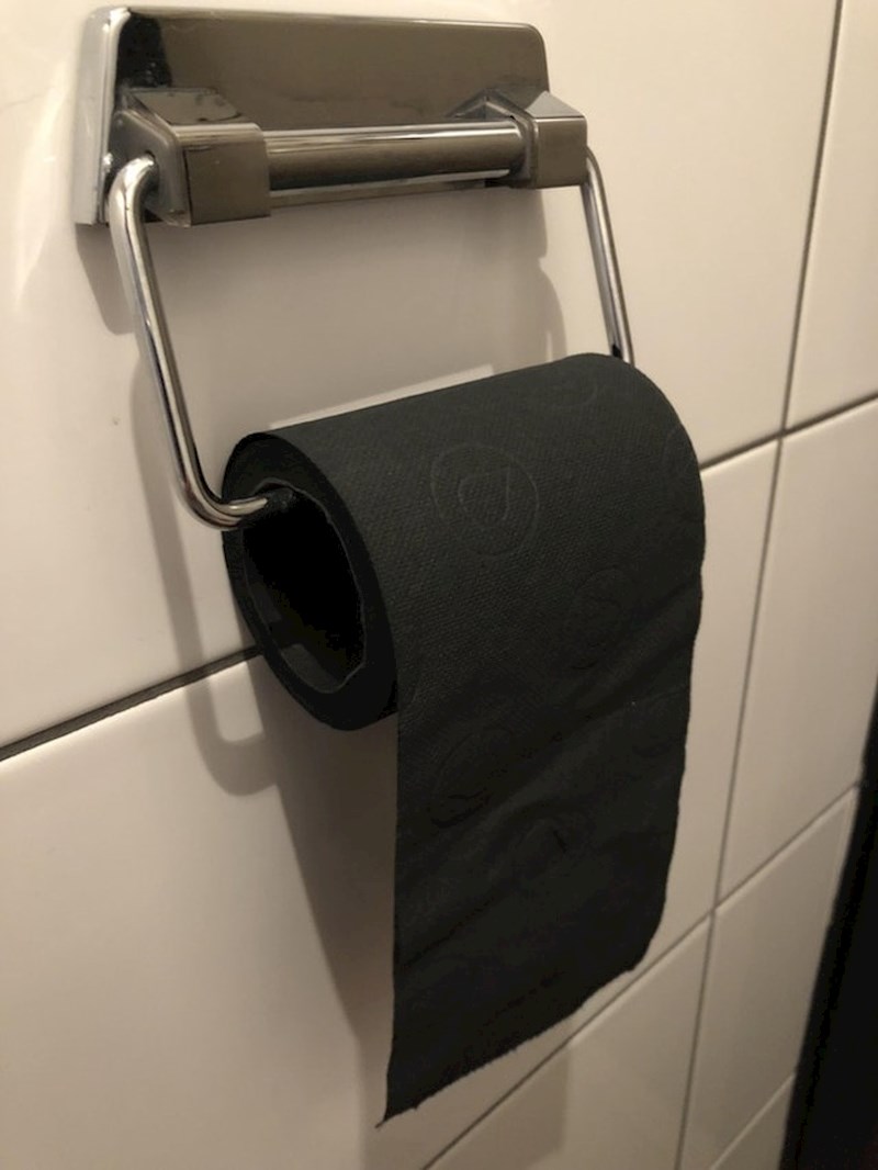 Jedan nizozemski restoran u zahodima koristi crni WC papir.