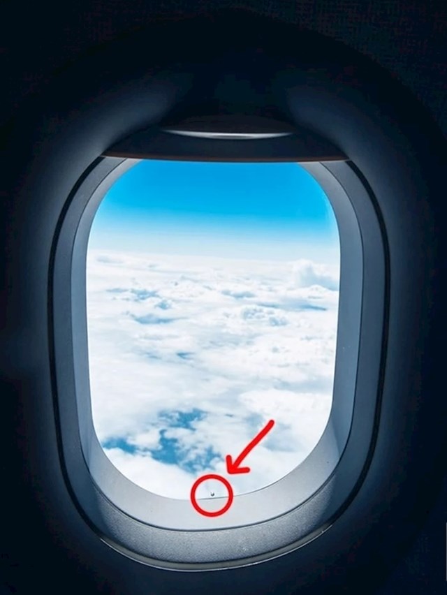 Mala rupa na prozorima zrakoplova