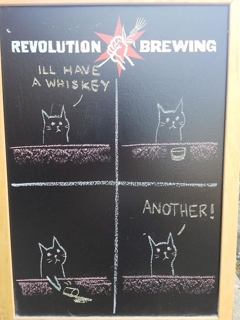 Ovaj birc zna kako nasmijati goste već na ulazu.