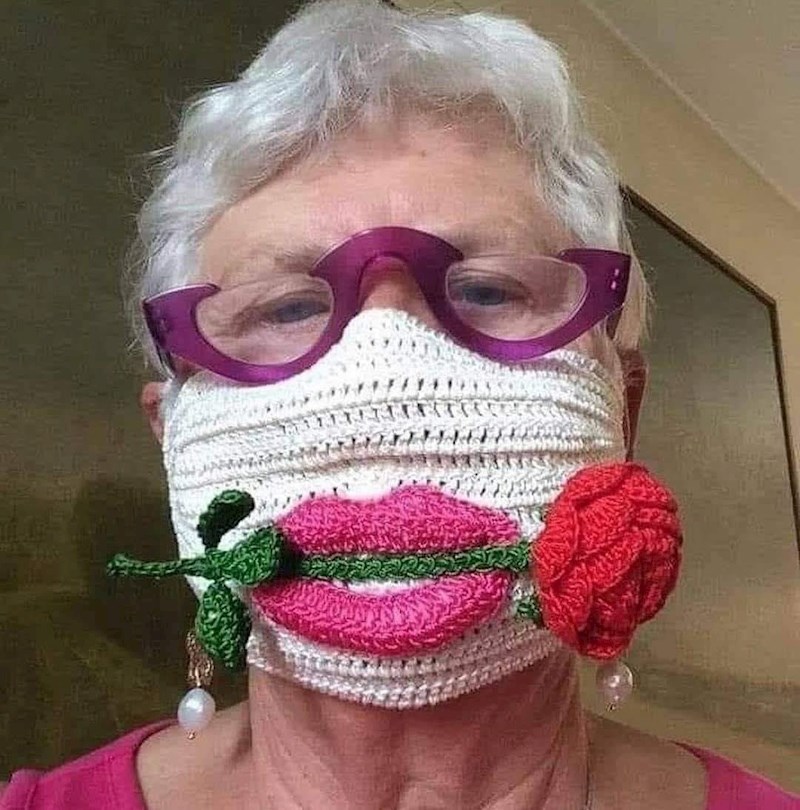 Nosi li ovu masku po gradu? Hmm... 😁