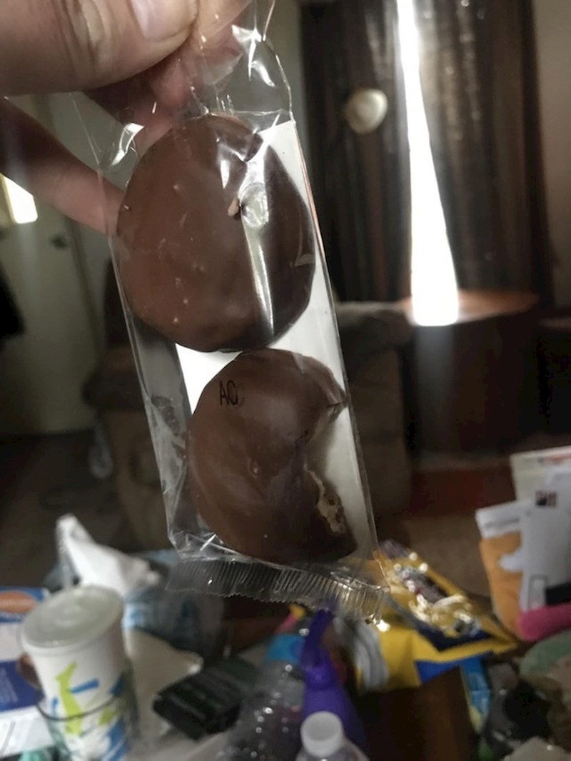 "Kupio sam keksiće, otvorio kutiju i vidio ovo."