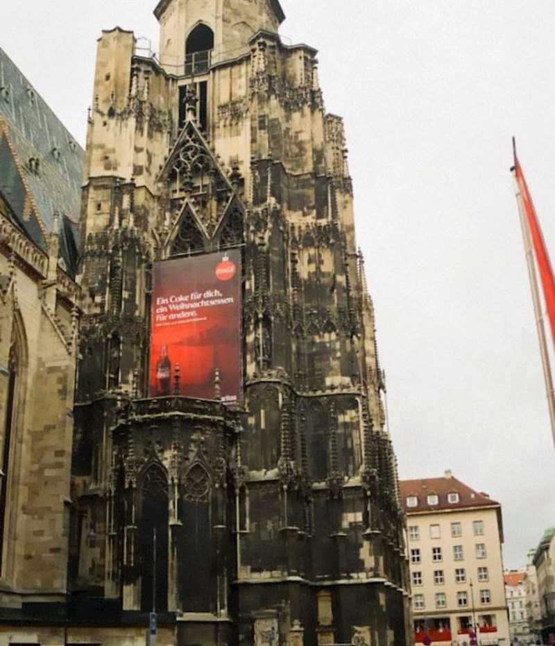 Reklama za Coca-Colu - na katedrali.