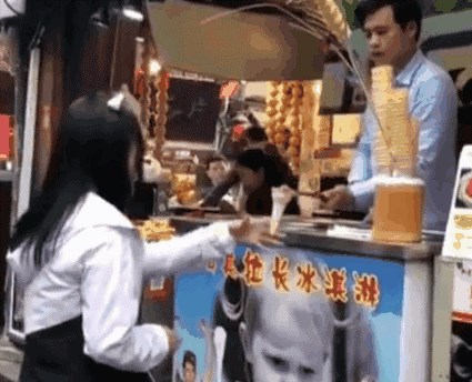 Djevojka se osvetila prodavaču sladoleda koji ju je naživcirao poznatim trikom