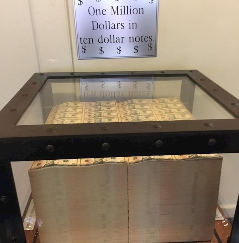 Ovako izgleda milijun dolara u novčanicama od 10 dolara.