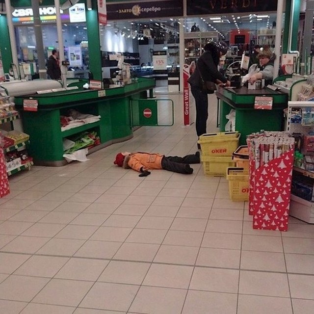 "Ovaj dječak u supermarketu savršeno pokazuje kako se ja osjećam nakon posla."