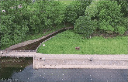 Primijetio je da mu dron polako pada, spašavanje skupe igračkice izgledalo je spektakularno