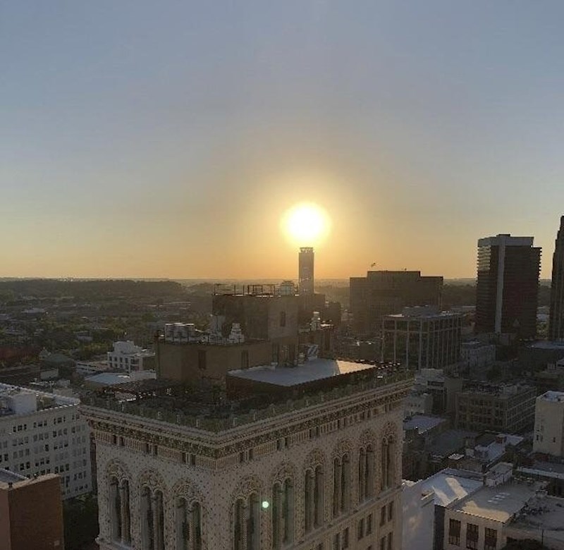 Sunce izlazi iz dimnjaka?