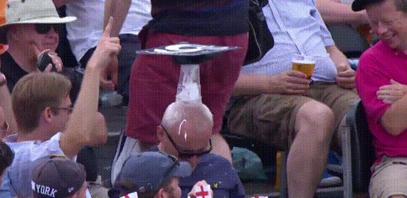 NIJE TREBAO ZASPATI Došao je na utakmicu kriketa pa postao glavna atrakcija na tribini