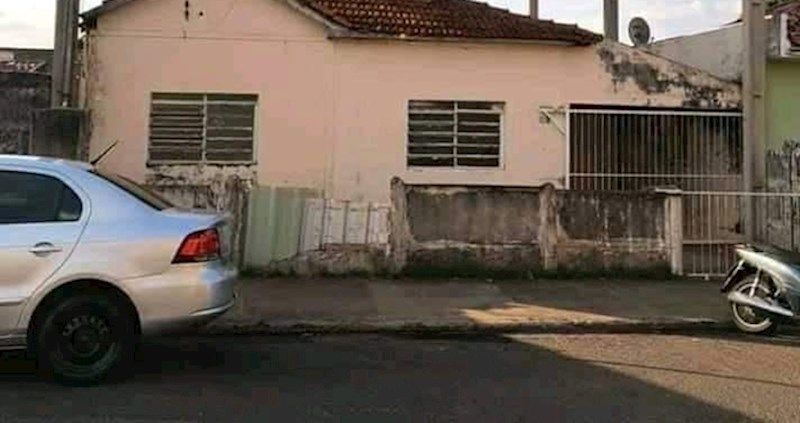 Stara kuća je prokišnjavala pa su vlasnici smislili nevjerojatno rješenje