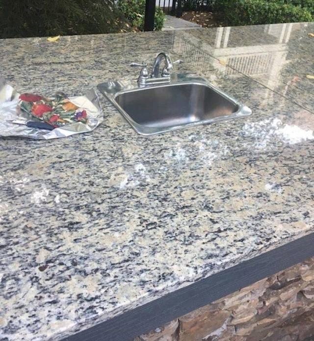 Korištenje ovog sudopera je pravi izazov.