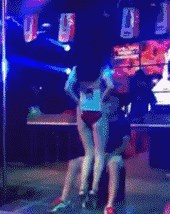 Mladić je bio sav sretan kad je dobio sexy ples, a onda se pojavila njegova djevojka