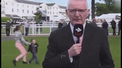 Mama je primijetila da je uživo u televiziji pa je smislila kako maknuti nemirno dijete