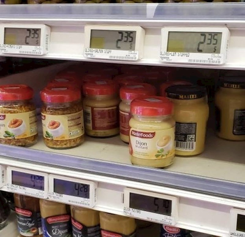 Supermarketi prikazuju cijenu na digitalnim zaslonima. Tako ne moraju stalno printati nove cijene i natpise.