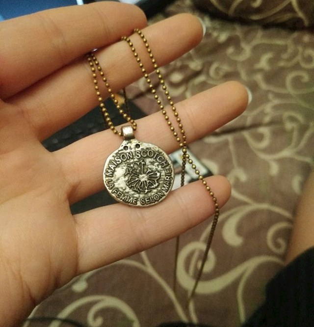 "Prije 6 godina sam na cesti našla stari privjesak. Nedavno sam saznala da vrijedi 100 dolara."