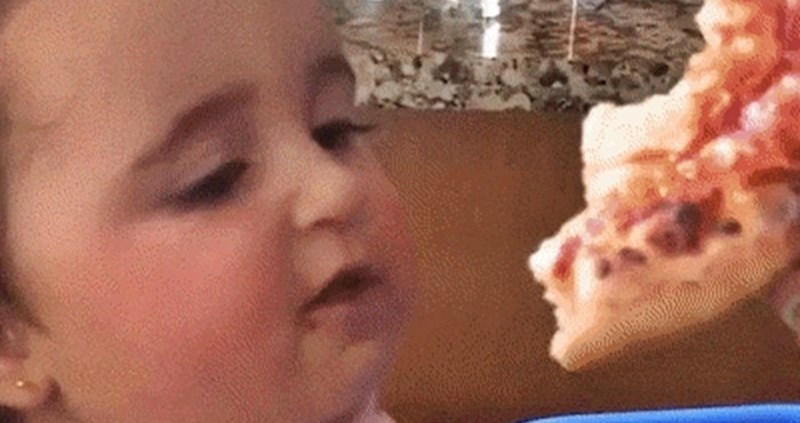 Mama je djetetu umjesto pizze dala zdravu kašu, pogledajte kako je nezadovoljna klinka reagirala