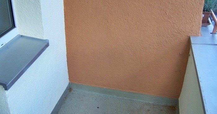 Mladić je mali balkon pretvorio u savršeno mjesto za uživanje u jutarnjoj kavi