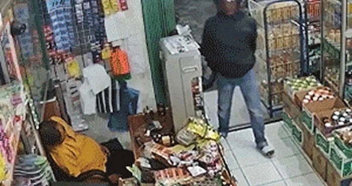 Nadzorna kamera snimila je nevjerojatno smotanog lopova dok je prodavač spavao