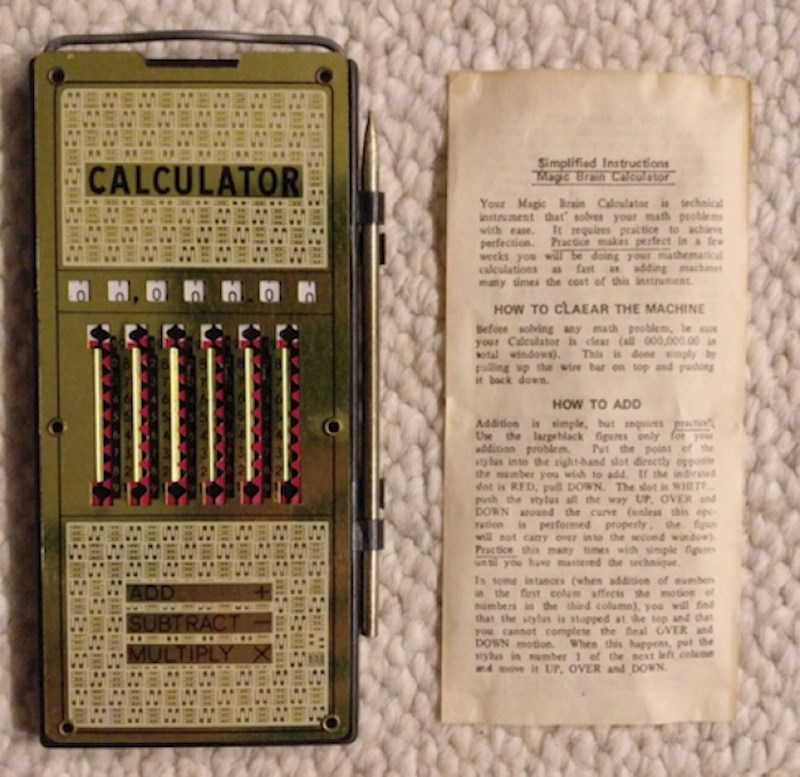 "Na tavanu sam našao bakin stari kalkulator."