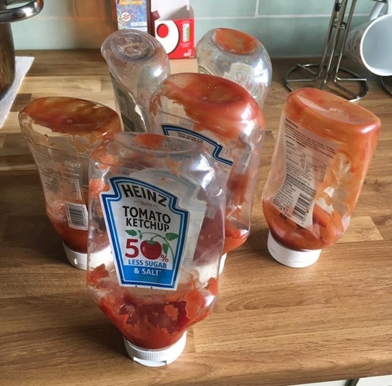 "Dame i gospodo, evo kako izgleda kuhinja moje djevojke."