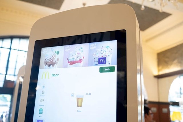 "Nakon uživanja u arhitekturi, iskombinirao sam sebi obrok s hranom koju nude samo u Portugalu. Jedna zanimljiva napomena: Možete naručiti Sagres pivo."