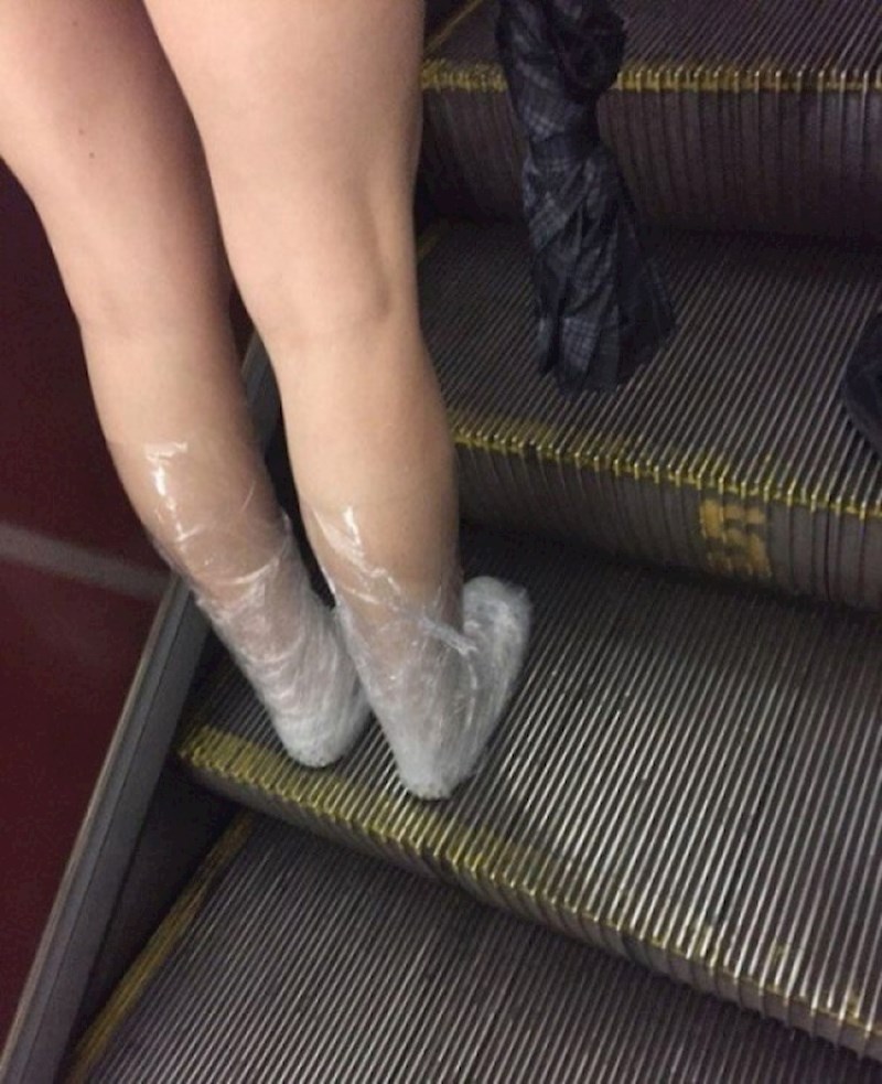 Je li izgubila cipele ili je namjerno ovako išla u grad?