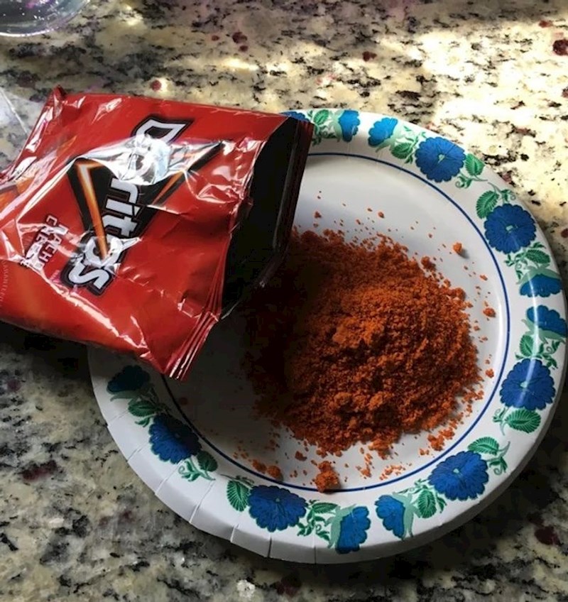 "Moja kći je kupila vrećicu čipsa, unutra je bilo samo ovo."