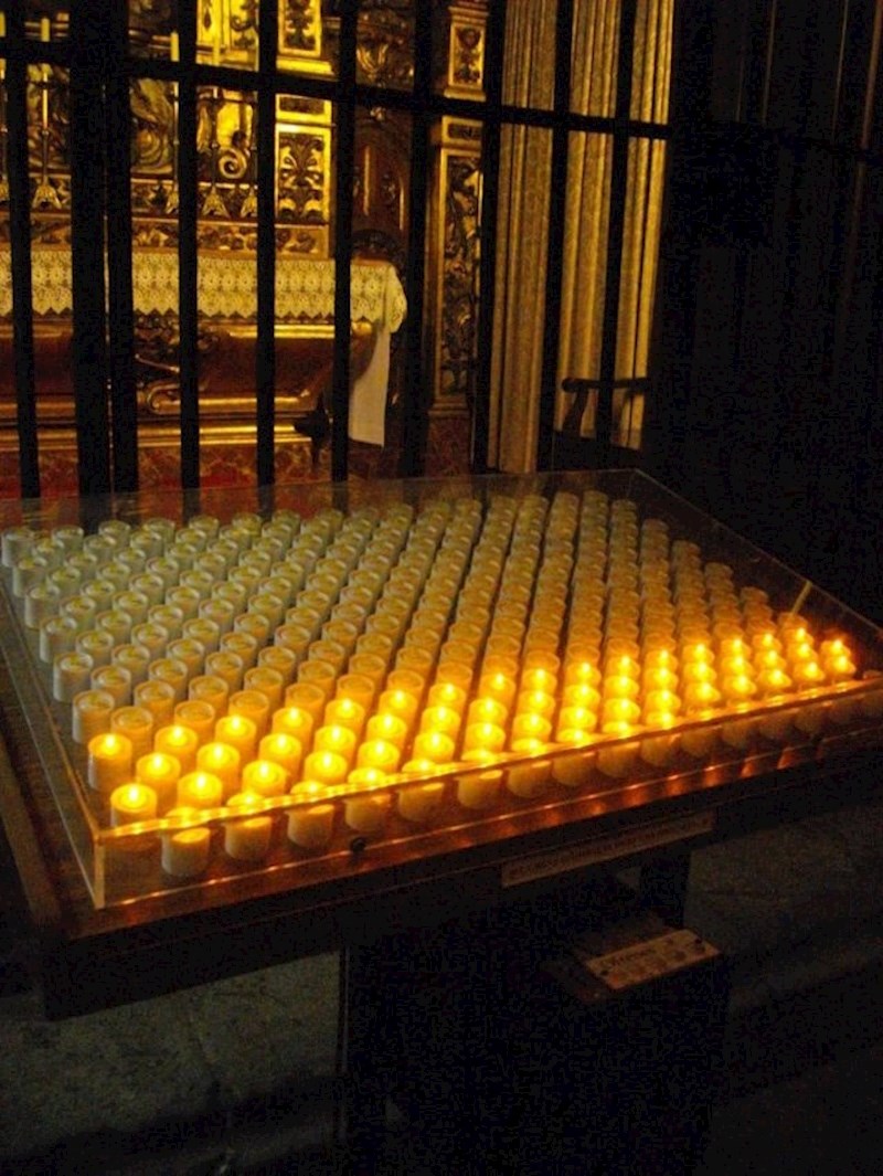 "Negdje u Europi sam slikao crkvu koja koristi električne svijeće. Pale se pomoću kovanica."