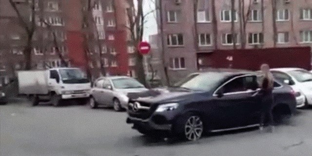 Dogodila joj se katastrofa, no vozačica se pokušala vratiti kući kao da je baš sve u redu