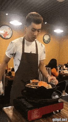 SHOW U RESTORANU Mladi kuhar je jednim pokretom ruke zadivio goste