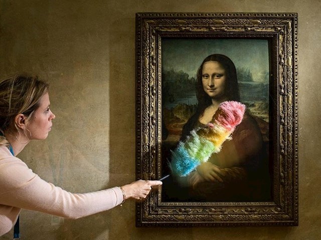 Rijetki prizor koji pokazuje kako pažljivo čiste Mona Lisu...