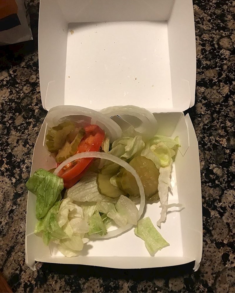 "Očito se nisu mogli odlučiti hoće li mi napraviti burger ili salatu..."