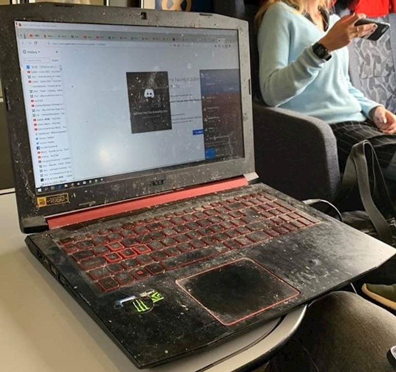 "Moj prijatelj valjda nikad u životu nije obrisao svoj laptop."