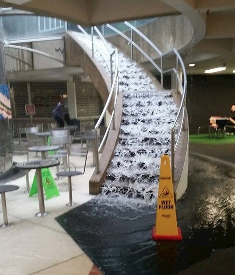 Oprez, klizav pod! :)