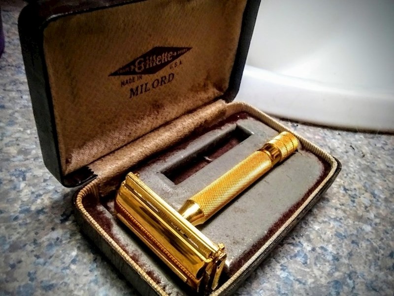 "Ovo je djedov pozlaćeni brijač. 25 godina kasnije zamijenio sam mu britvicu, očistio ga i sad je ko nov."