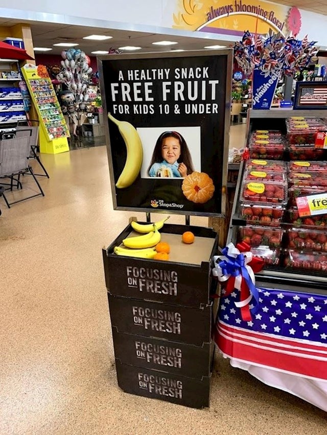 Ova trgovina djeci dijeli besplatno voće.