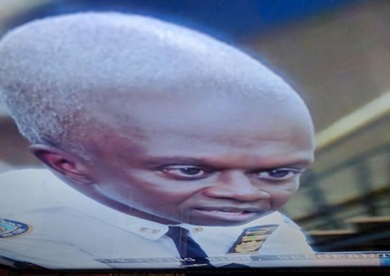 "Moj novi hobi je slikanje ekrana televizora iz čudnih kuteva."