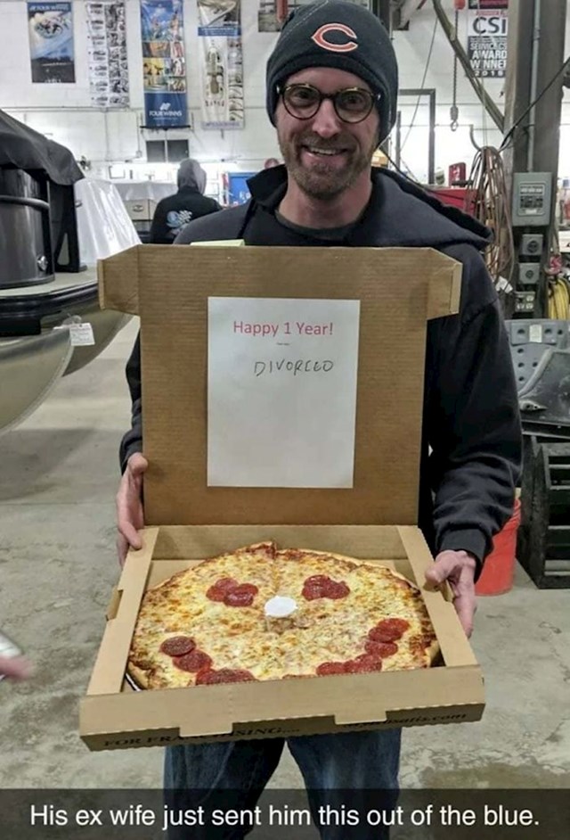 Bivša mu je za godišnjicu prekida poslala pizzu.