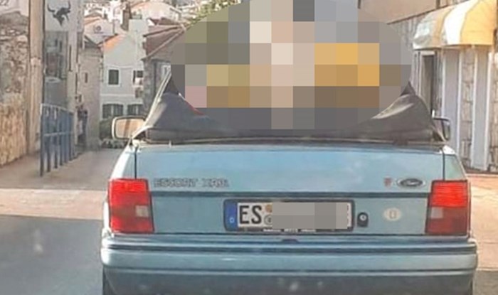 Vozač je u Makarskoj uslikao turista s "jako veselom ekipom" u autu