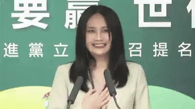 Neobična scena pred kamerama: Htjela se svima javno ispričati, no mikrofoni su joj to malo otežali