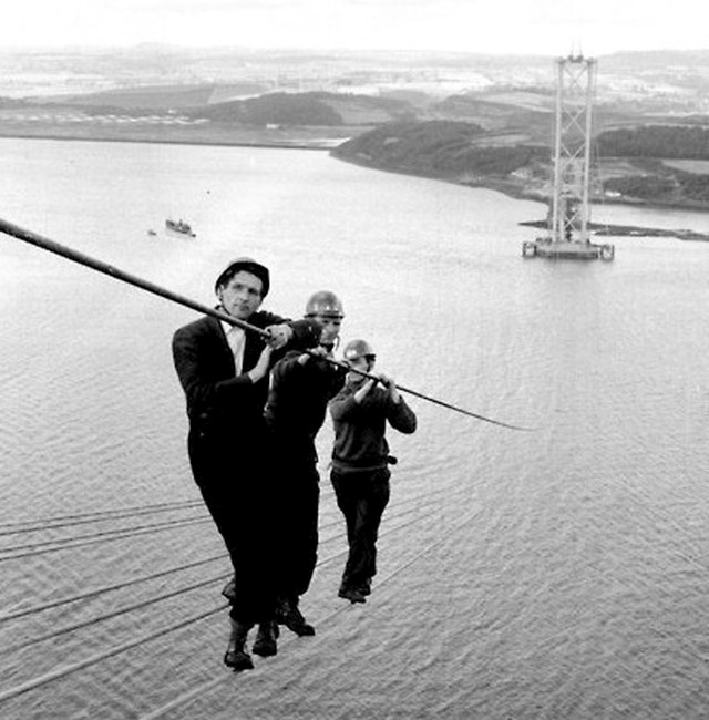 Građevinski radnici na mostu "Forth Road Bridge", 1961.