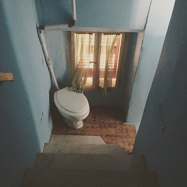 Uvijek je dobro imati WC u blizini, npr. ako vas potjera na stepenicama...