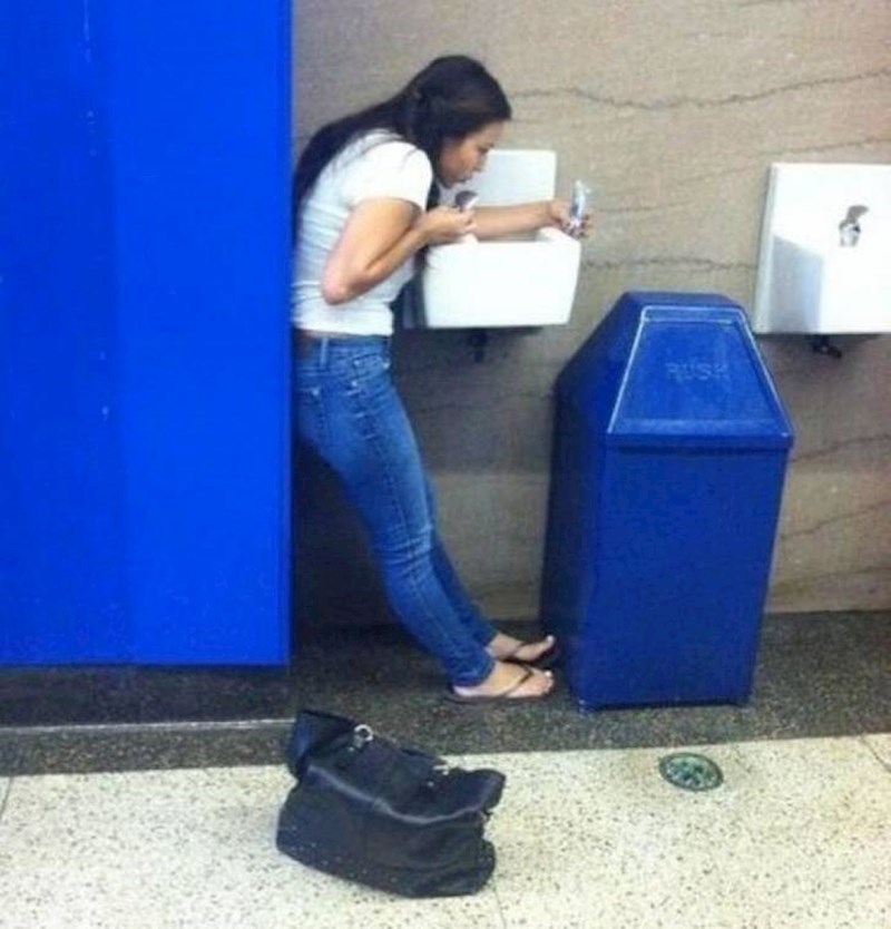 Slikala se kako pije vodu. Prava umjetnička fotka.