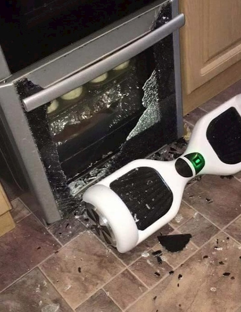 Dijete se u stanu igralo s hoverboardom, evo što je mama vidjela kad je ušla u kuhinju.