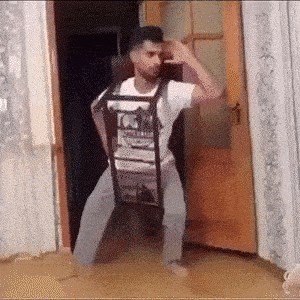 Lik se na urnebesan način sprdao s besmislenim prizorima snimljenim na modnim pistama