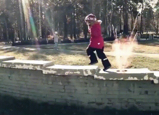 Tata je uredio snimku svog djeteta i smjestio ga u niz vrlo opasnih situacija