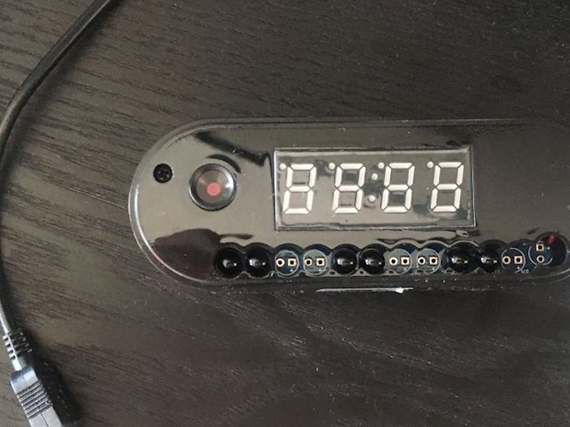 Unajmili su apartman i našli kameru skrivenu u budilici.