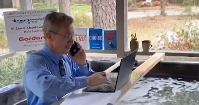 VIDEO Tata je urnebesnom idejom nasmijao internet, pogledajte kako je radio od kuće